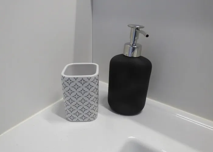 Lalberome Golden Centre Parking Prive Wifi 公寓